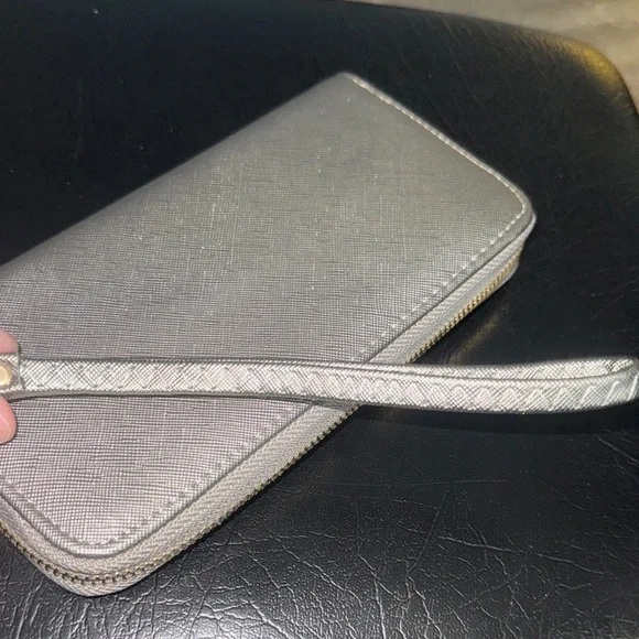 Dasein Elegant Gold Zip Around Full Size Wristlet NWOT - Picture 14 of 16